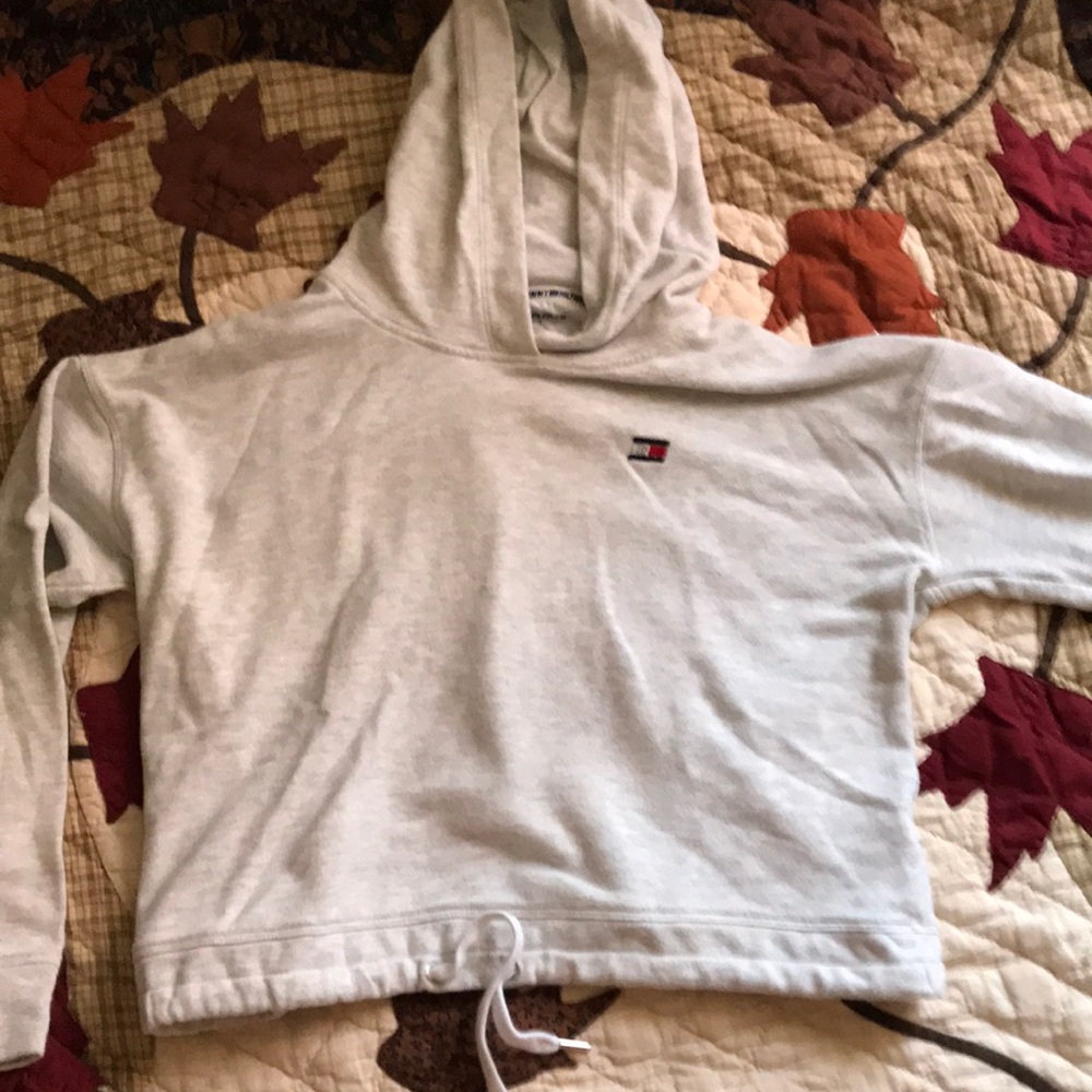 Tommy Hilfiger sweatshirt excellent condition slight crop with draw string